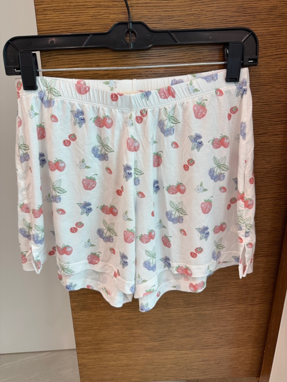 Djerf Avenue Go Slow Shorts
Summer Berries Loose Relaxed